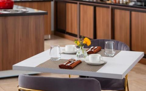 DoubleTree by Hilton - 10