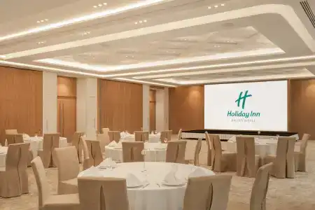 Holiday Inn - 16