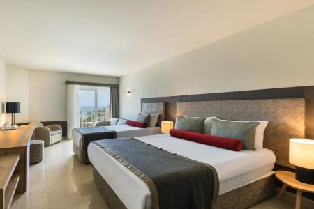 Paloma Perissia - 15