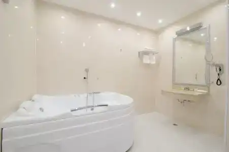 7 Avenue and SPA - 72