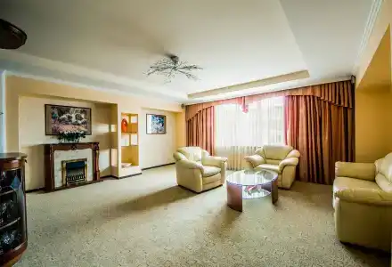 Hotel - 82