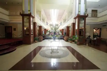 Le Grande Plaza - 10