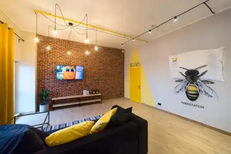 Bee Station - Hostel - 4