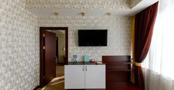 Hotel - 76