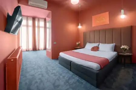 HB Freeze Inn - 8