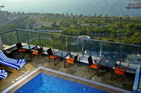 Ramada by Wyndham Abu Dhabi Corniche - 9