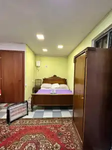 Vahe's Family Guest House Front - 48