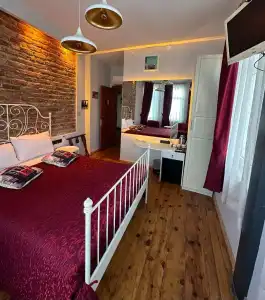 Corner Hot - 28