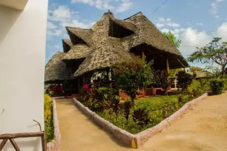 Zanzi Rest Bungalow - 9