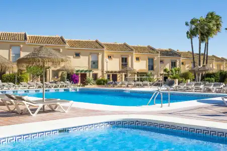 Resort Ramada & Suites by Wyndham Costa del Sol - 4