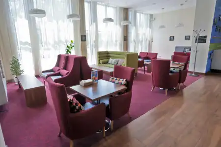 Hampton by Hilton - 20
