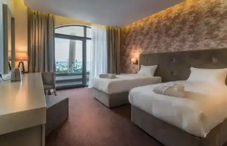 The Grand Gloria - 15
