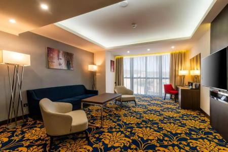 Ramada & Suites by Wyndham - 41