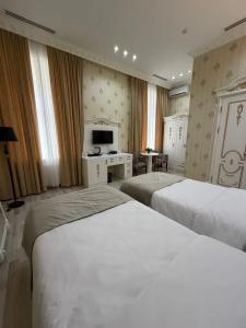 White Boutique Nizami - 24