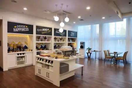 Hampton by Hilton - 14