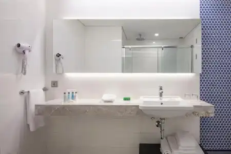 Ramada & Suites by Wyndham Izmir Kemalpasa - 57