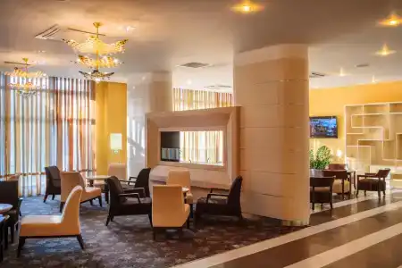 Hilton Garden Inn - 6