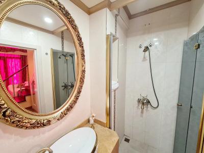 Sofia Boutique 9 - 216