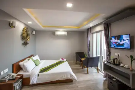 The Heli Boutique - 106