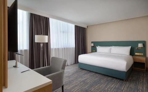 DoubleTree by Hilton - 11