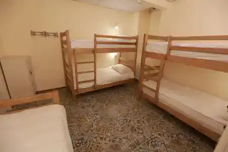 Midtown Hostel - 3