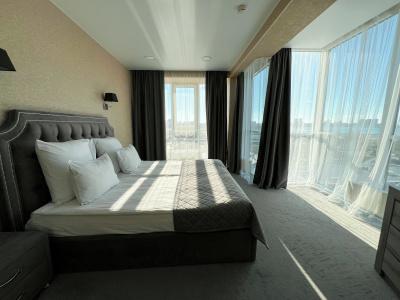 Grand Sapphire - 41