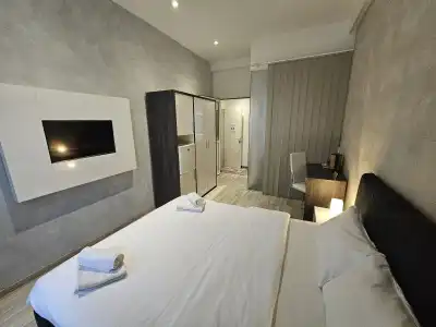 Central Park Residence Guest House - 11