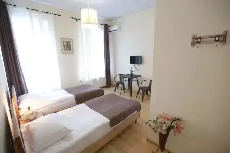 Midtown Hostel - 17