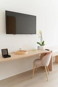 RH Ifach Family - 30