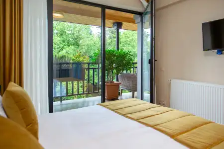 Seventeen Rooms - 19
