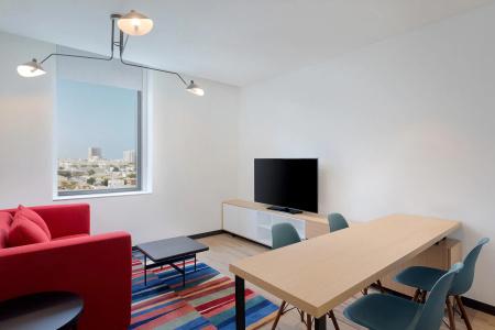 Aloft Al Mina, Dubai - 12