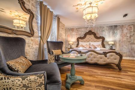 Plaza Marchi Old Town - Mag Quaint & Elegant Boutiques - 70