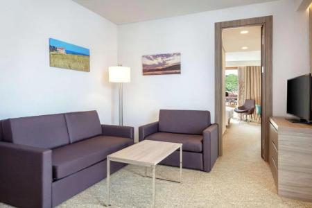 Hilton Garden Inn Tirana - 51