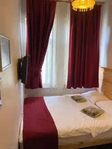 Corner Hot - 18
