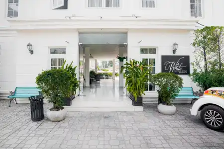 White Boutique and Residences - 2