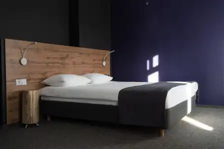 roomi - 18