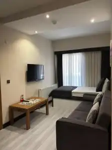 Devin Otel - 28