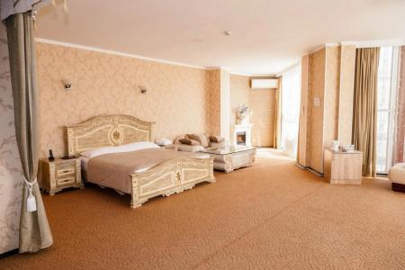 Golden Palace - 7