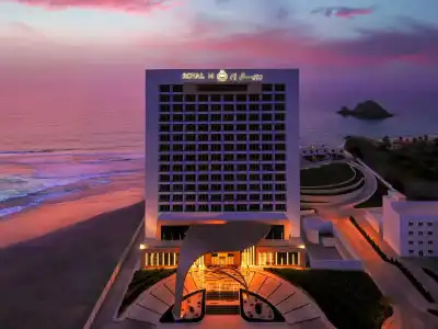 Royal M Beach Resort - 8