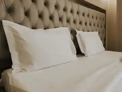 Resident - 10