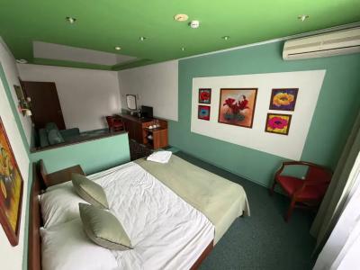 La Vie De Chateau - 172