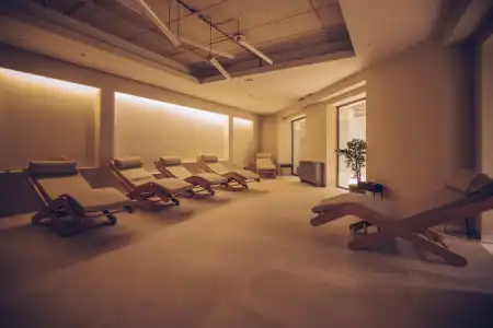 Mona Plaza - 37