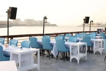 Dubai Marine Beach Resort & Spa - 39