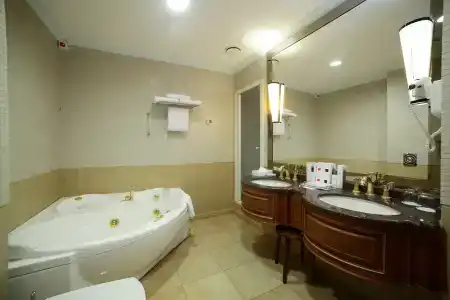 Crowne Plaza -, an IHG - 74