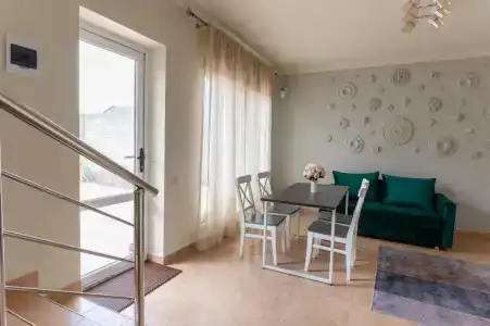 Yakor Guest House - 150