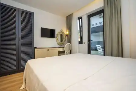 Channel Suites - 12