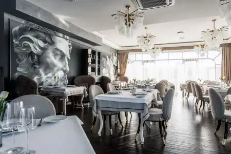 HISTORY Boutique & SPA - 9