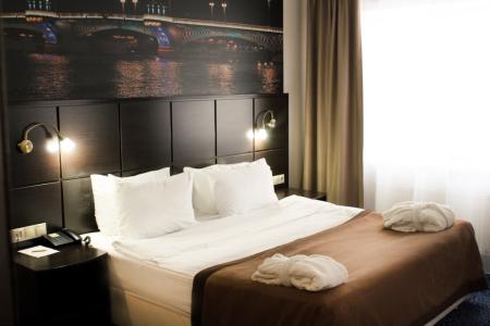 Охтинская - 112