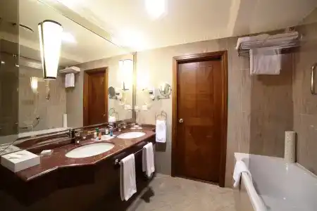 Crowne Plaza -, an IHG - 17
