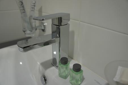 B&B Centre - 102